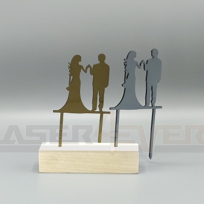 Toppers de bolo em acrílico dourado e cinza com base de madeira