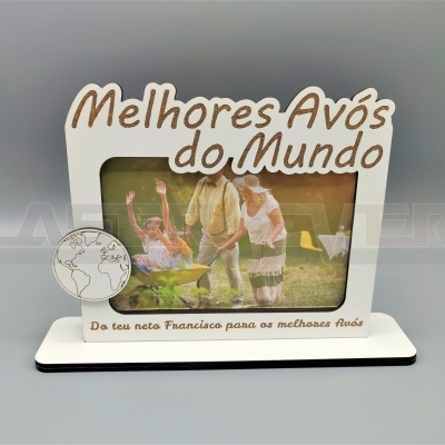 Porta-fotos branco com texto em castanho 