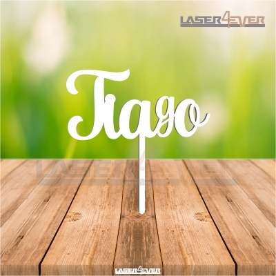 Topo de bolo em acrílico branco com a palavra Tiago