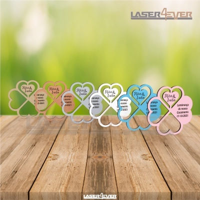 Lembranças de casamento em acrílico com formato de quatro folhas em várias cores