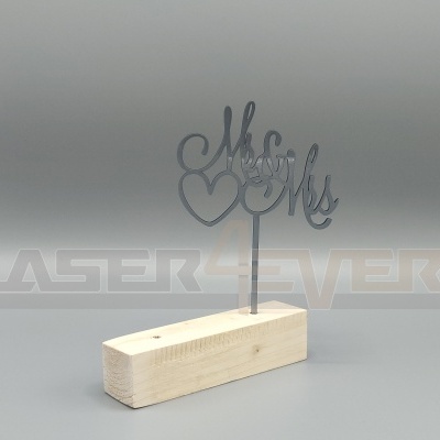 Topo de bolo Mr & Mrs em metal cinzento com base de madeira clara