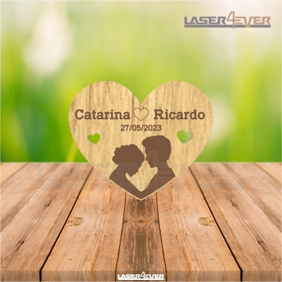 Produto coração em madeira com gravação personalizada