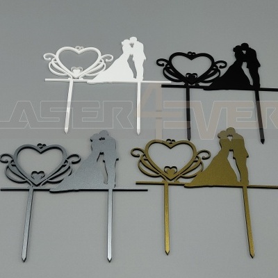 Toppers de bolo decorativos metálicos em prateado, preto e dourado com design de casal e coração