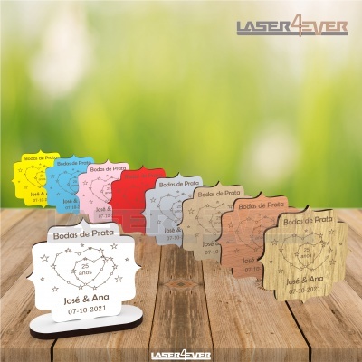 Peças decorativas em madeira colorida para Bodas de Prata com nomes José & Ana e data 07-10-2021