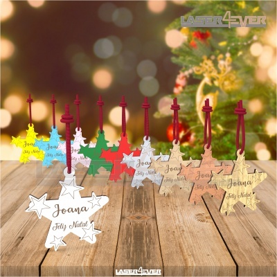 Enfeites de Natal em forma de estrela com a inscrição Joana Feliz Natal