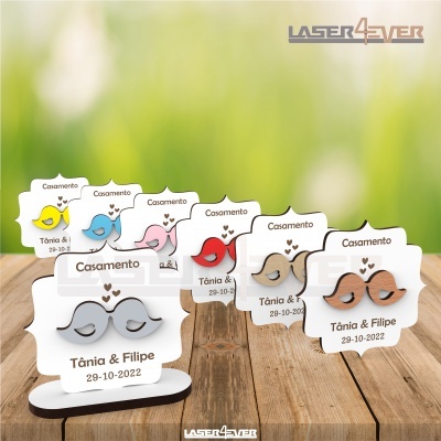 Placas decorativas de casamento com pássaros coloridos e texto personalizado