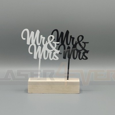Toppers decorativos em madeira Mr & Mrs em branco e preto com base clara