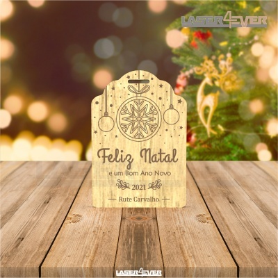 Placa decorativa de madeira com mensagem de Natal gravada a laser
