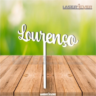 Topo de bolo acrílico branco com palavra Lourenço