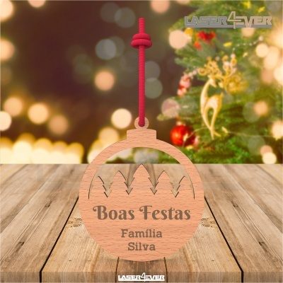 Enfeite de Natal em madeira com texto Boas Festas Família Silva