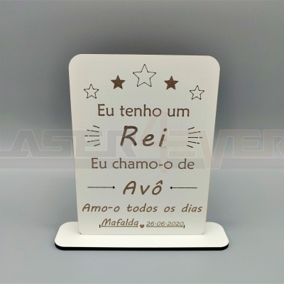 Placa decorativa branca com texto em castanho e bege chamada Avó