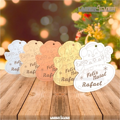 Etiquetas de madeira decorativas de Natal com texto 'Feliz Natal Rafael' e desenho de ursinho