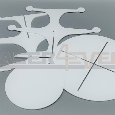 Suportes brancos de formas geométricas em fundo cinzento