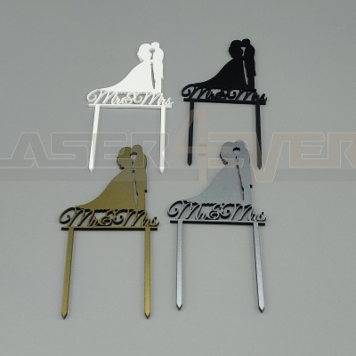 Quatro toppers de bolo com casal de noivos e texto Mr & Mrs em várias cores