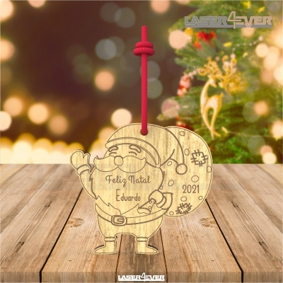 Enfeite de madeira Pai Natal com texto Feliz Natal Eduardo 2021 e fio vermelho