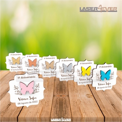Marcadores de mesa para aniversário com borboletas coloridas e texto comemorativo