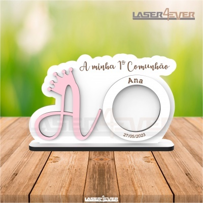 Suporte decorativo para foto da primeira comunhão em MDF branco e rosa com texto gravado