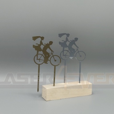 Decorações em metal de ciclistas para bolos com base de madeira