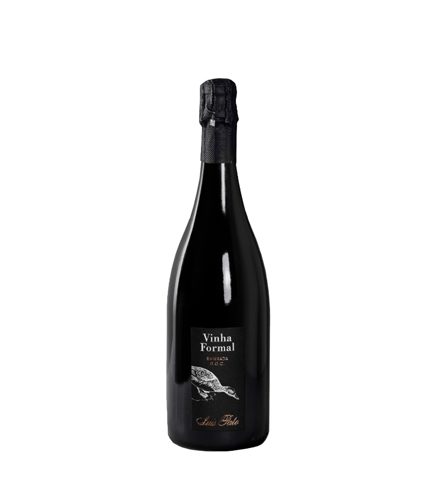 Garrafa preta de vinho espumante com rótulo preto Vinha Formal e ave