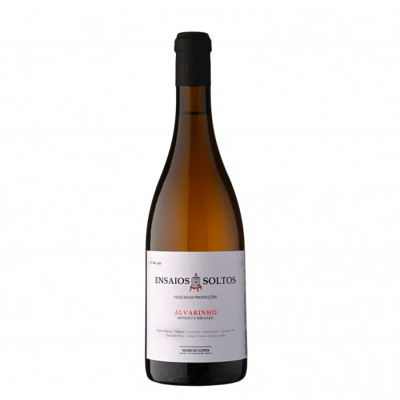 Garrafa de vinho branco Alvarinho com rótulo branco e rolha preta