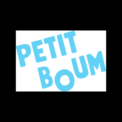 Texto azul claro com as palavras PETIT BOUM em letras maiúsculas