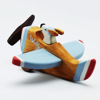 Figura decorativa de avião de madeira com cão no cockpit