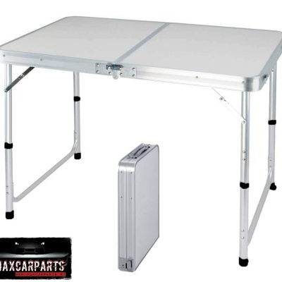 Mesa portátil dobrável em alumínio com mala de transporte.