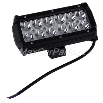 Refletor LED para carro com 12 LEDs em estrutura preta e cabo preto