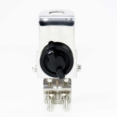 Interruptor metálico prateado com botão giratório preto e dois pinos