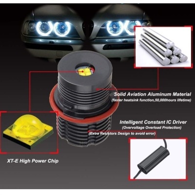 Produto automóvel com dissipador de calor preto e anel vermelho, chip amarelo, driver preto e pinos metálicos cilíndricos prateados