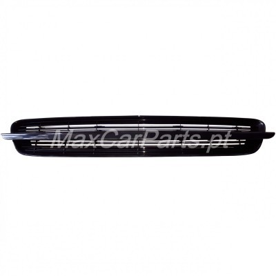 Grelha frontal preta com barras cromadas para automóvel