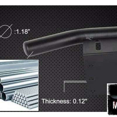 Tubo metálico preto curvado com medidas e logotipo MAXCARPARTS