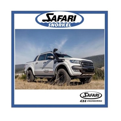 Veículo pick-up branco com snorkel preto Safari Snorkel ao ar livre