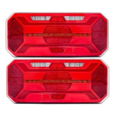 Duas luzes traseiras retangulares vermelhas para veículos com detalhes brancos e laranja