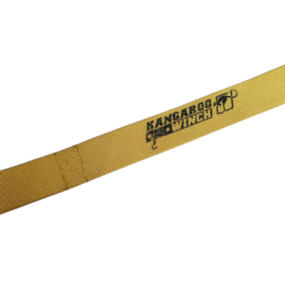 Correia amarela de tecido com texto preto