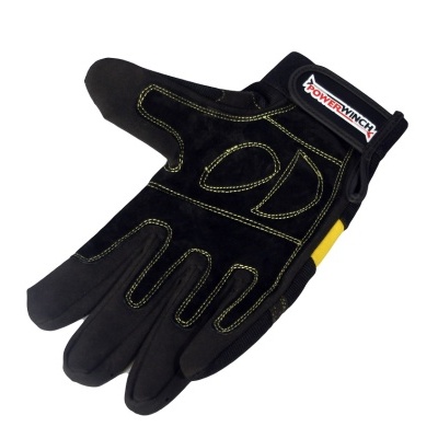 Luva preta de trabalho com costuras amarelas e etiqueta POWERWINCH
