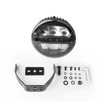 Farol redondo com suporte e acessórios em fundo branco