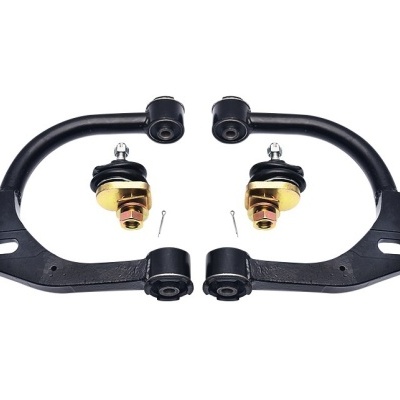 Conjunto de peças automóveis com braços pretos e juntas esféricas douradas sobre fundo branco