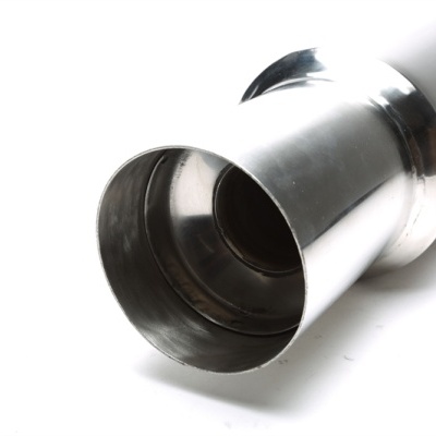 Tubo metálico cilíndrico prateado com acabamento polido