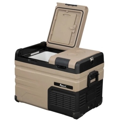 Frigorífico portátil bege e preto com tampa aberta e porta interior