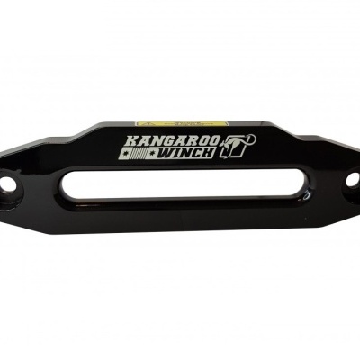 Suporte de metal preto para guincho com texto KANGAROO WINCH