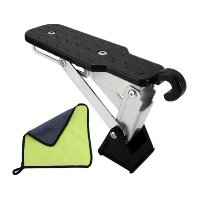 Apoio para pés metálico preto e prata com toalha microfibra verde e azul