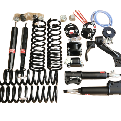 Conjunto de peças de suspensão automóvel com molas, amortecedores e outros componentes