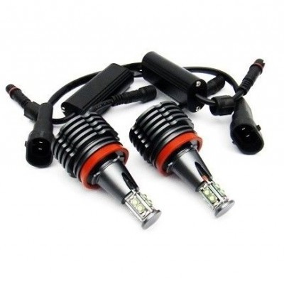 Par de lâmpadas LED para automóveis com dissipador metálico e anel vermelho.
