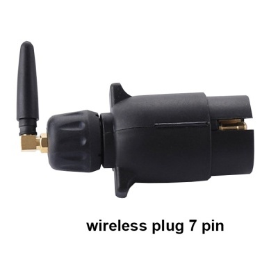 Plugue sem fios preto de 7 pinos com antena e texto