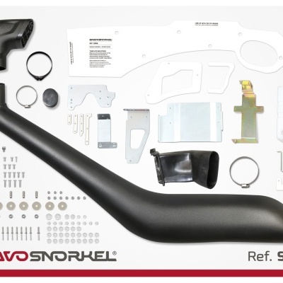 Conjunto de snorkel Bravo Snorkel Ref. SNN6 com peças plásticas e metálicas organizadas