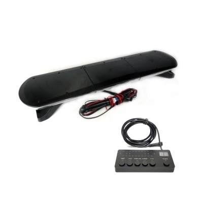 Painel LED preto com botões e cabos sobre fundo branco