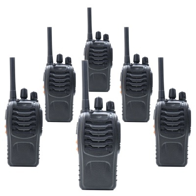 Seis walkie-talkies pretos com antena e botões laranja