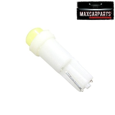 Lâmpada LED amarela e branca para automóvel sobre fundo branco com logótipo MAXCARPARTS