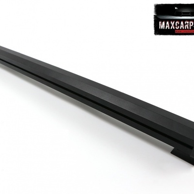 Barra de tejadilho preta em fundo branco com logotipo MAXCARPARTS